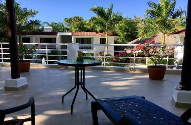 Hotel Coral Blanco terraza vista piscina